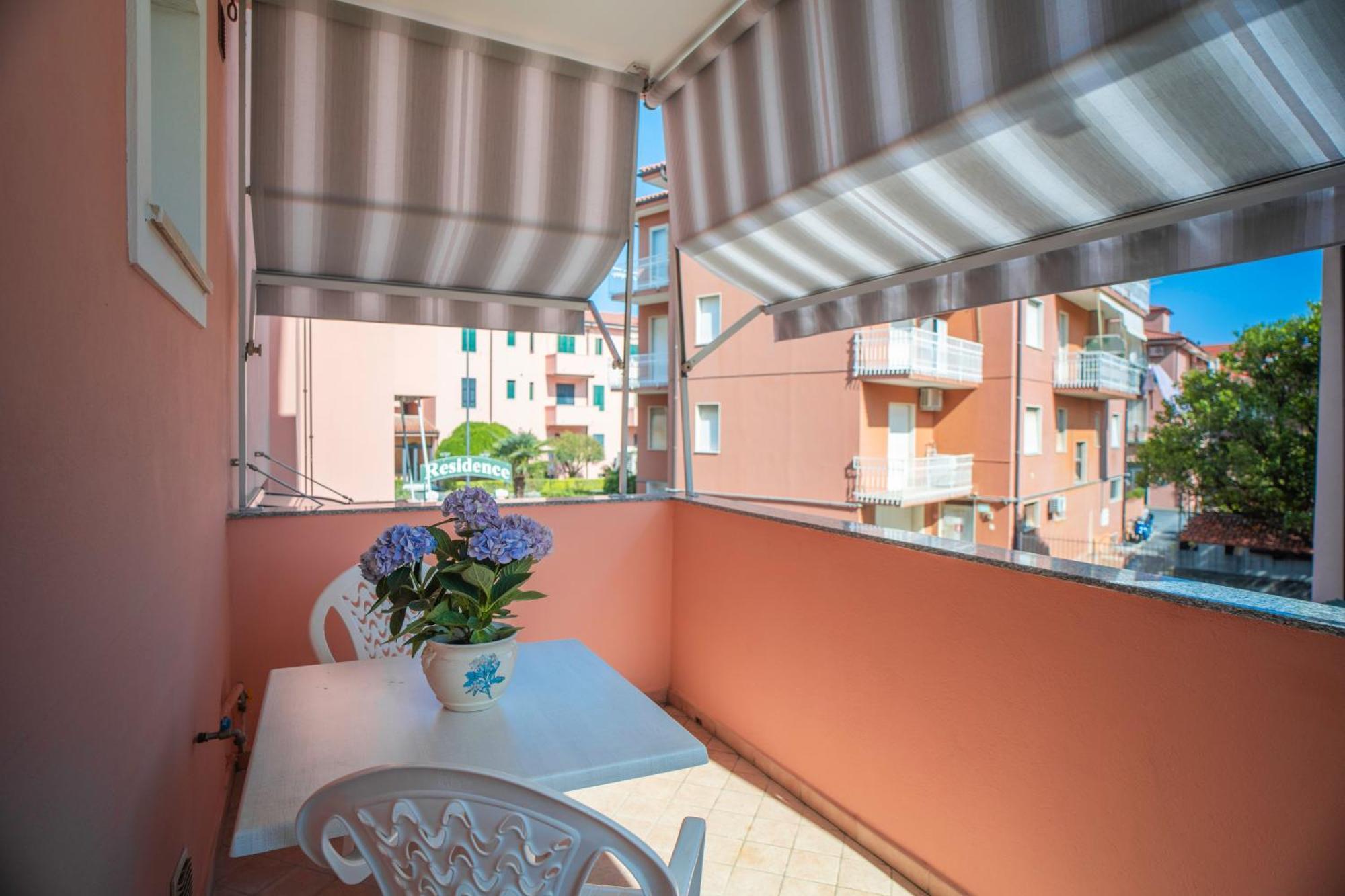 Appartamenti La Residenza Borgio Verezzi Bagian luar foto